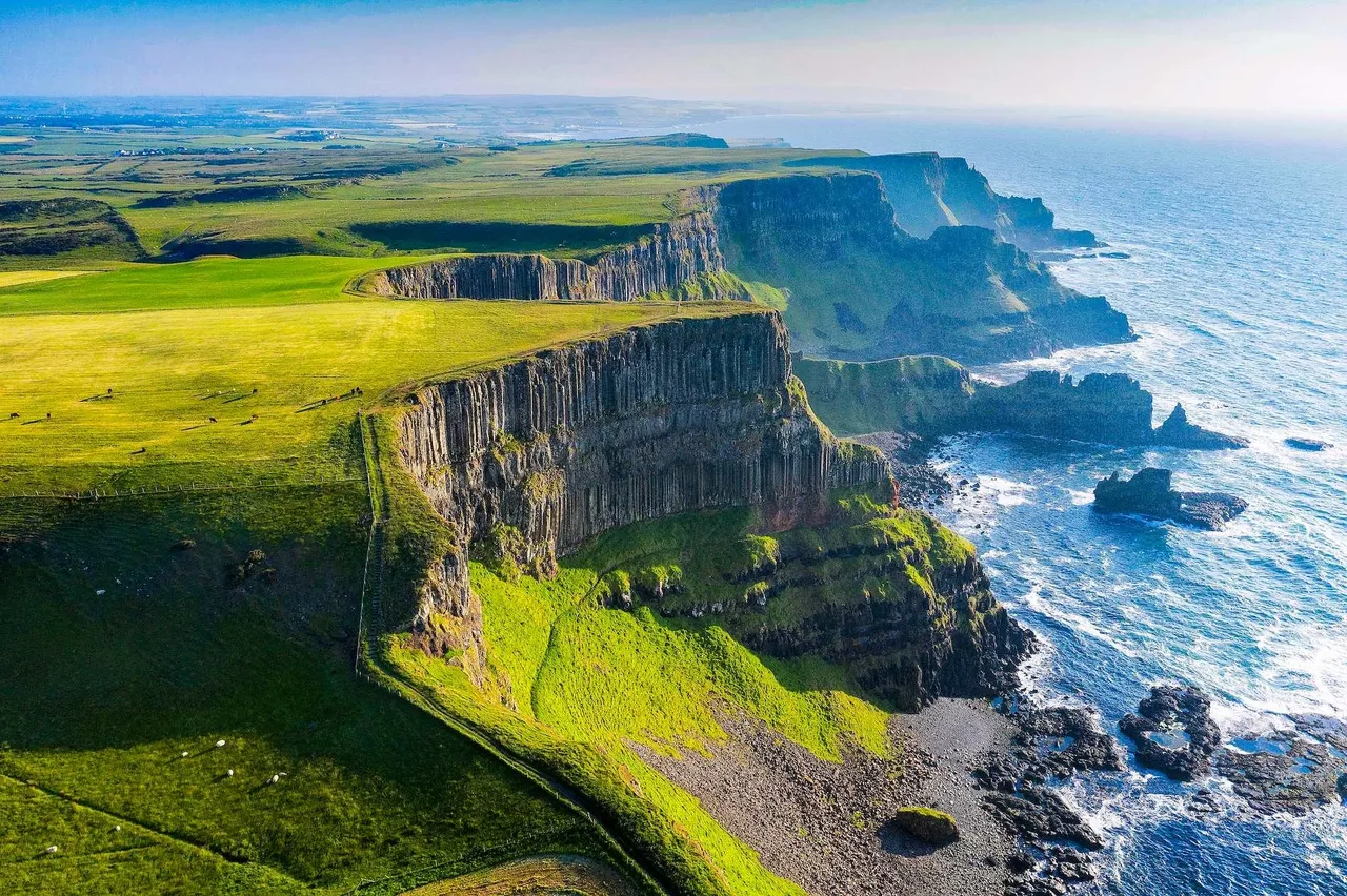 picture of cliffs in northern ireland